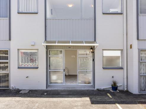 2/25 Inverness Road, Browns Bay
