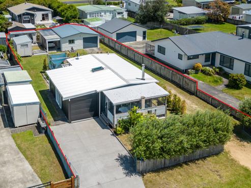 211 Tui Road, Whangamata