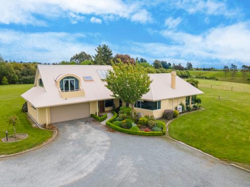 520 Fraser Road, Levels