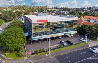 HIGH EXPOSURE OFFICE IN THE HEART OF GREENLANE!
