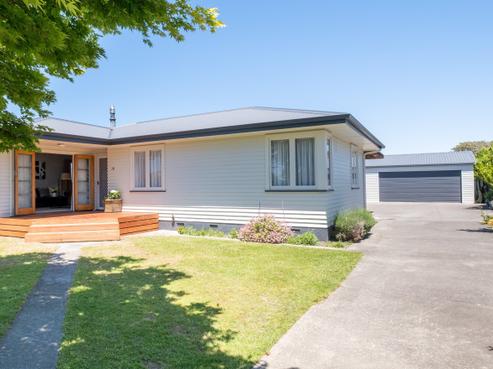 16 Tucker Lane, Clive