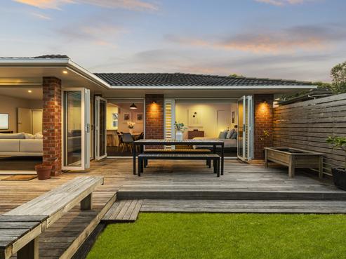 2/3 Knightsbridge Drive, Forrest Hill