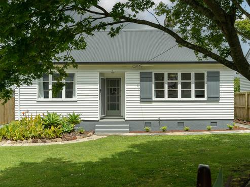 33 Cairnfield Road, Kensington