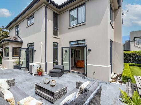57 Hawkesbury Avenue, Saint Albans