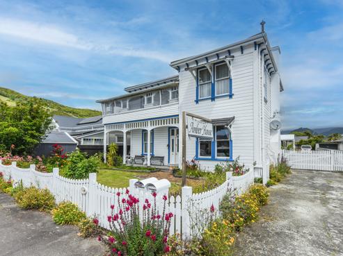 46 Weka Street, The Wood