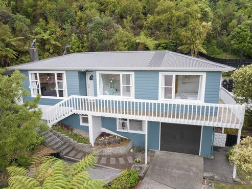 14 Willcox Grove, Naenae
