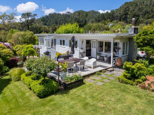 33 Jocelyn Crescent, Pinehaven