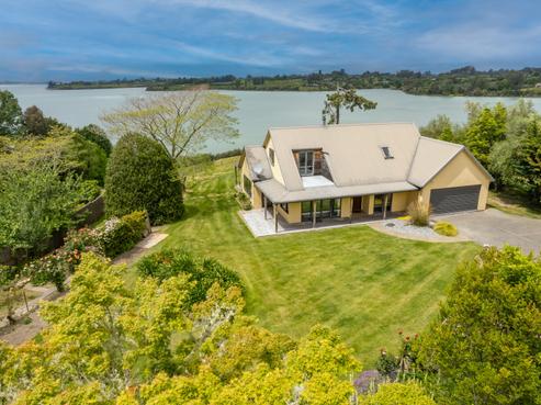 98 Bronte Road East, Mahana