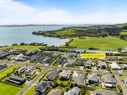 84 Liberty Crescent, Beachlands