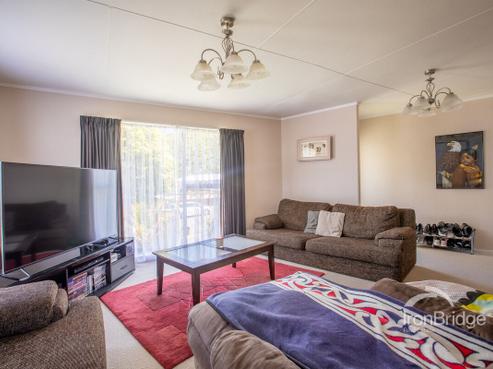 2 Hartford Crescent, Totara Park