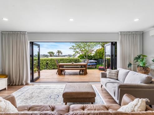 2/65 Arran Road, Browns Bay