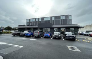 Modern Office on Lunn Ave + Parking