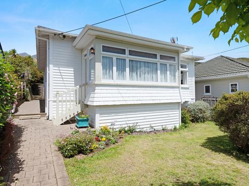 27 Firth Terrace, Karori