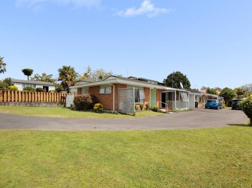 12A Bellevue Road, Brookfield