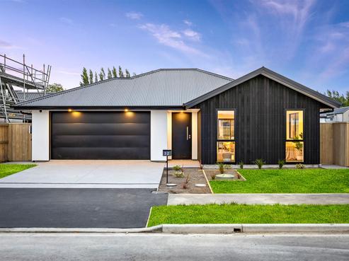 32 Oakmill Drive, Casebrook
