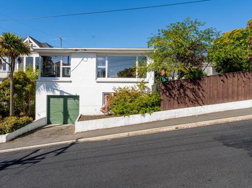 16 Leven Street, Roslyn