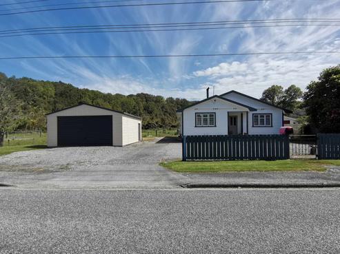 667 Taylorville Road, Taylorville