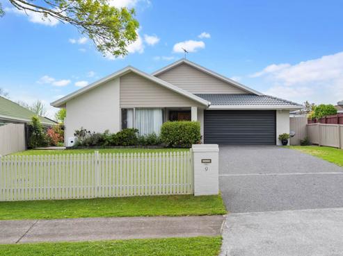9 Solana Court, Botany Downs
