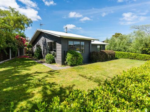 2 Holland Grove, Richmond Heights