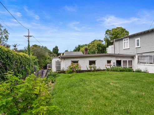 18A Lake Road, Devonport