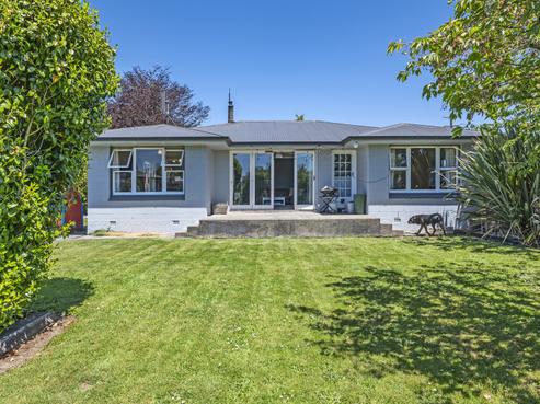 5667 West Coast Road, Springfield