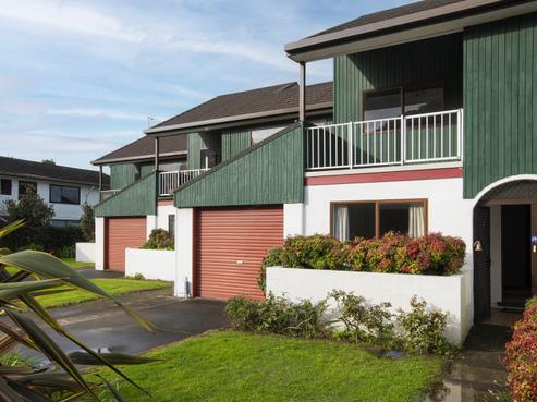 65 Esplanade, Kaiti