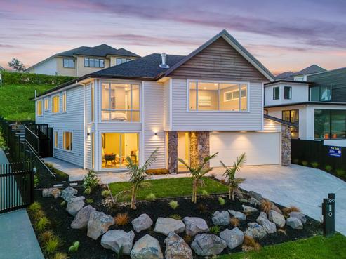 100 Arran Point Parade, Orewa