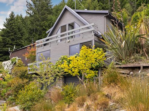 15 Caples Place, Fernhill/Sunshine Bay