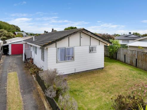 2 Colenso Place, Otaki Beach