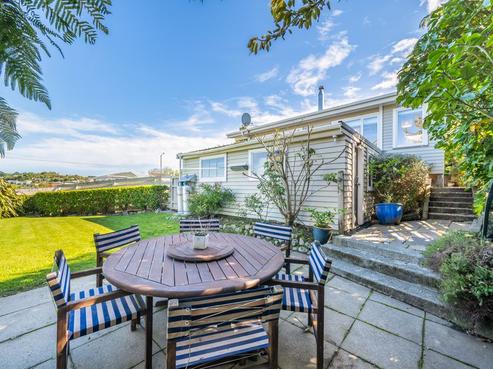 242 Dowse Drive, Maungaraki