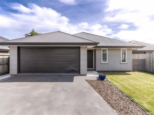 17 Lesley Keast Place, Hornby