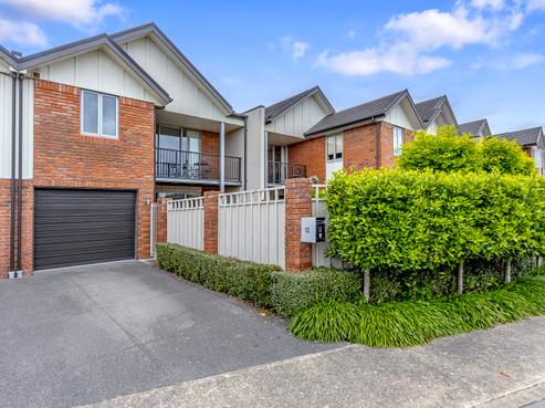 12 Henley Green, Northwood