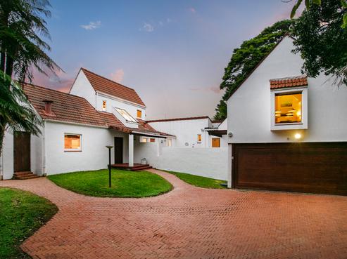531 Scenic Drive, Waiatarua