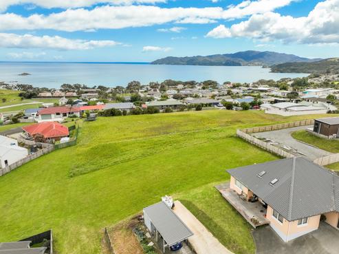8 Freyja Crescent, Coopers Beach