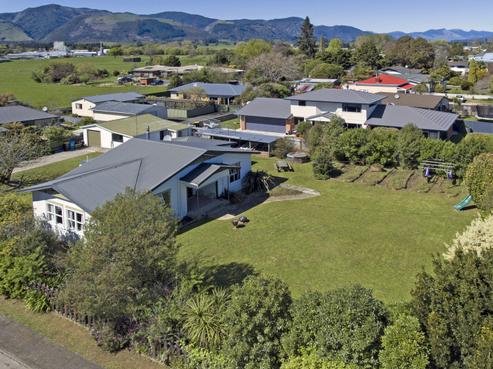 176 Commercial Street, Takaka