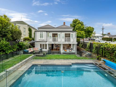 6 Shoal Bay Road, Devonport