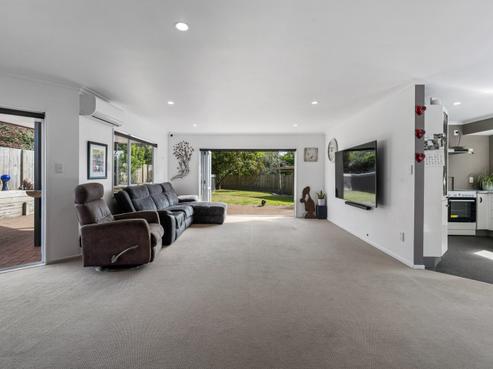 15 Robinson Terrace, Rangatira Park