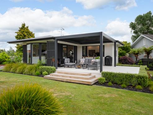 1044 River Road, Queenwood