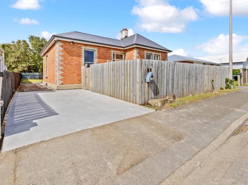 37 Centre Street, Strathern