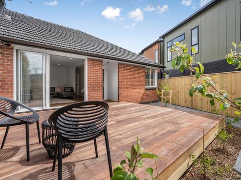 6 Johnston Grove, Taita
