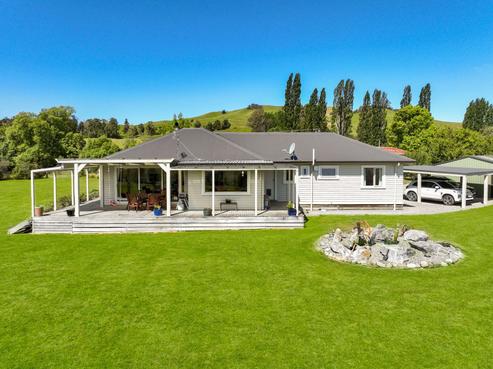 82 Thorn Road, Dovedale