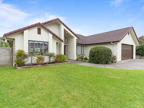 35 Intrepid Crescent, Beachlands