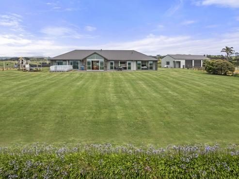 1051 Awhitu Road, Pollok