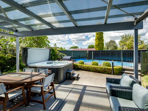 911 Ebbett Street, Raureka