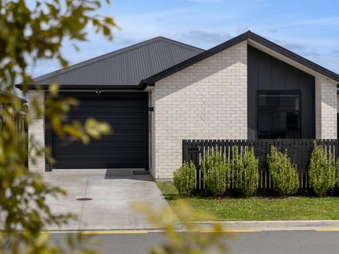 17 Hinaki Street, Poike