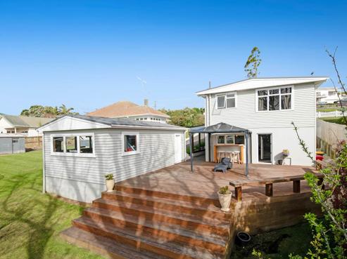 6 Nelson Street, Helensville