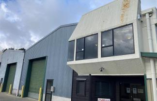 Modern secure warehouse in professionally managed complex