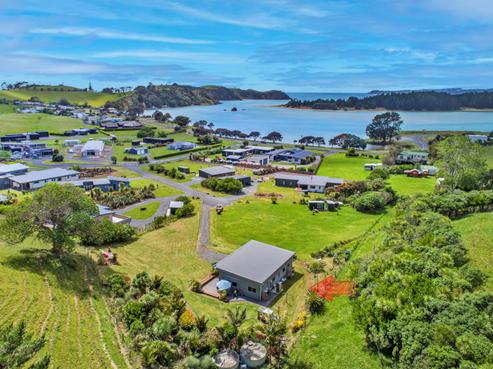 11 Chilcott Road, Whananaki