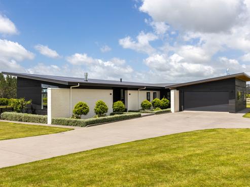 13 Thomason Road, Egmont Village