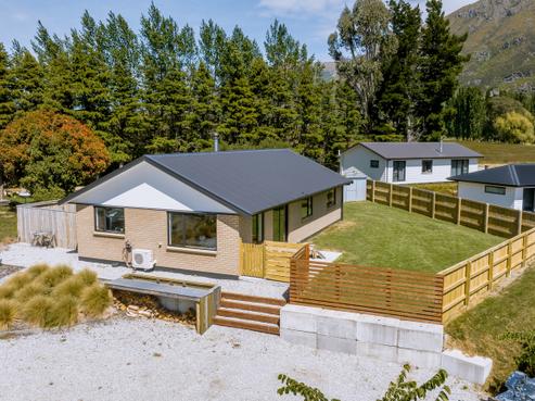 6 Lakefield Close, Kingston